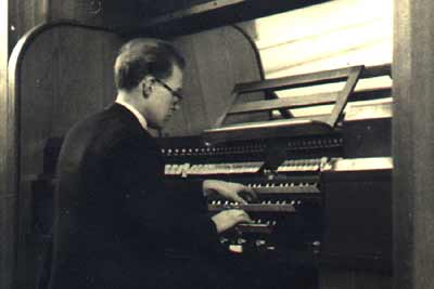 Tadeusz and organs Tadeusz playing organs